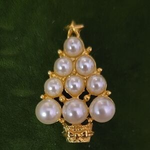Gold Christmas Tree Brooch with Pearls